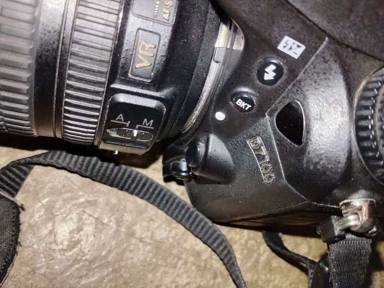 كامره نيكون d7100 مستعمله قليل مع ستاند حديد وكامل ملحقاتها فلاش وتريگر وشاحناته يدعم تصوير فيديو بدقه عاليه للاستفسار اكثر الاتصال ع رقم ***********

