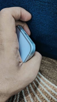 ايفون ١٧ برو ماكس بيه طخه بسيطة بلشاصي  غير مفتوح ✅️ وتر بروف✅️ لون فض...