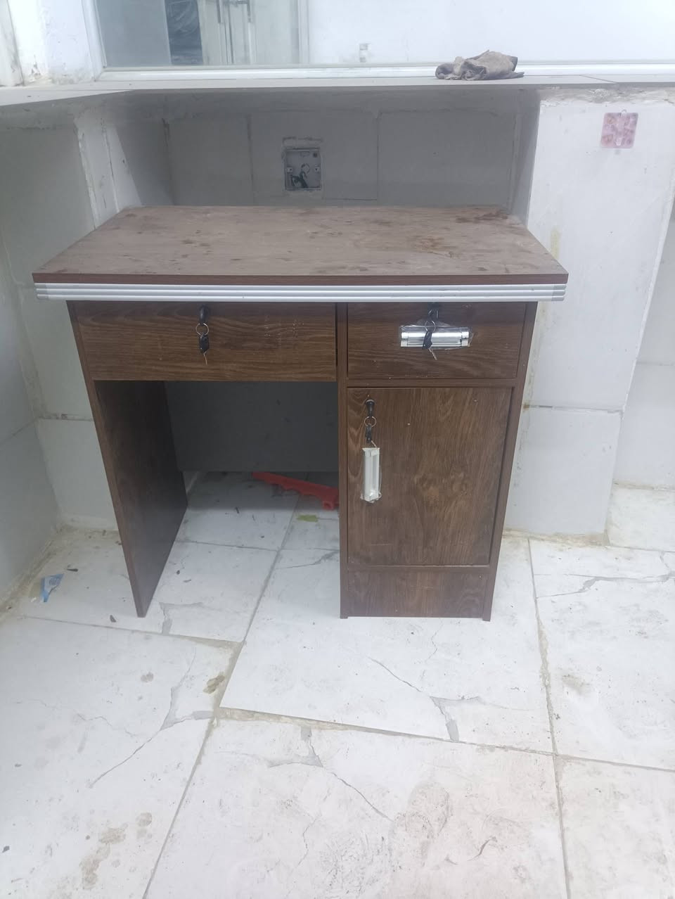طباخ عينين • ميز مكتبي • بليارد