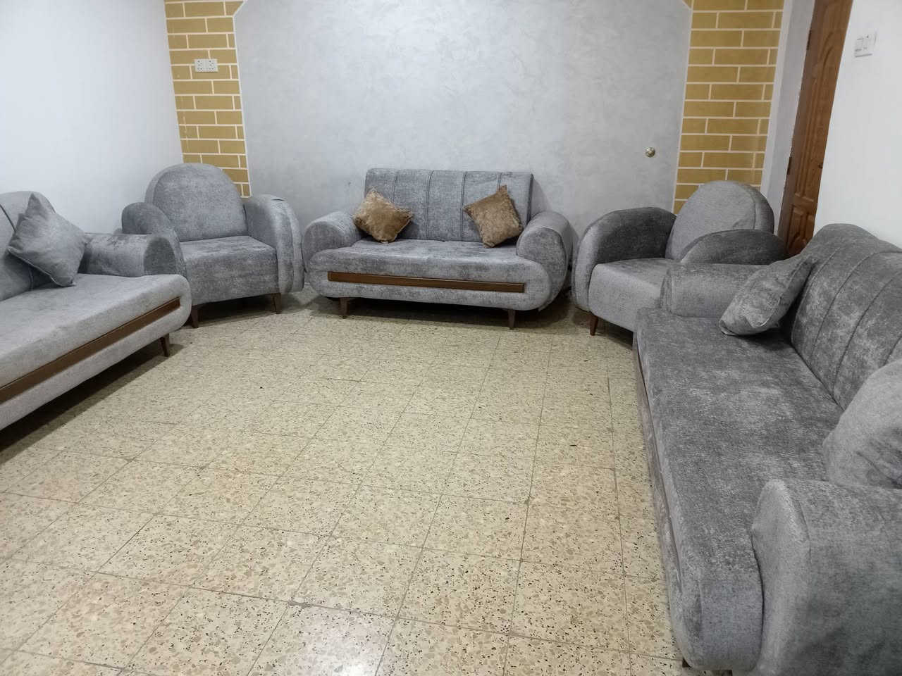 تخم ١٠ مقعد الفخر نوع باندى كوالتي عالي ع شرط حطاطه شغل ثكيل جديد يم نجار اللبيع شراي يصل على رقم ***********
