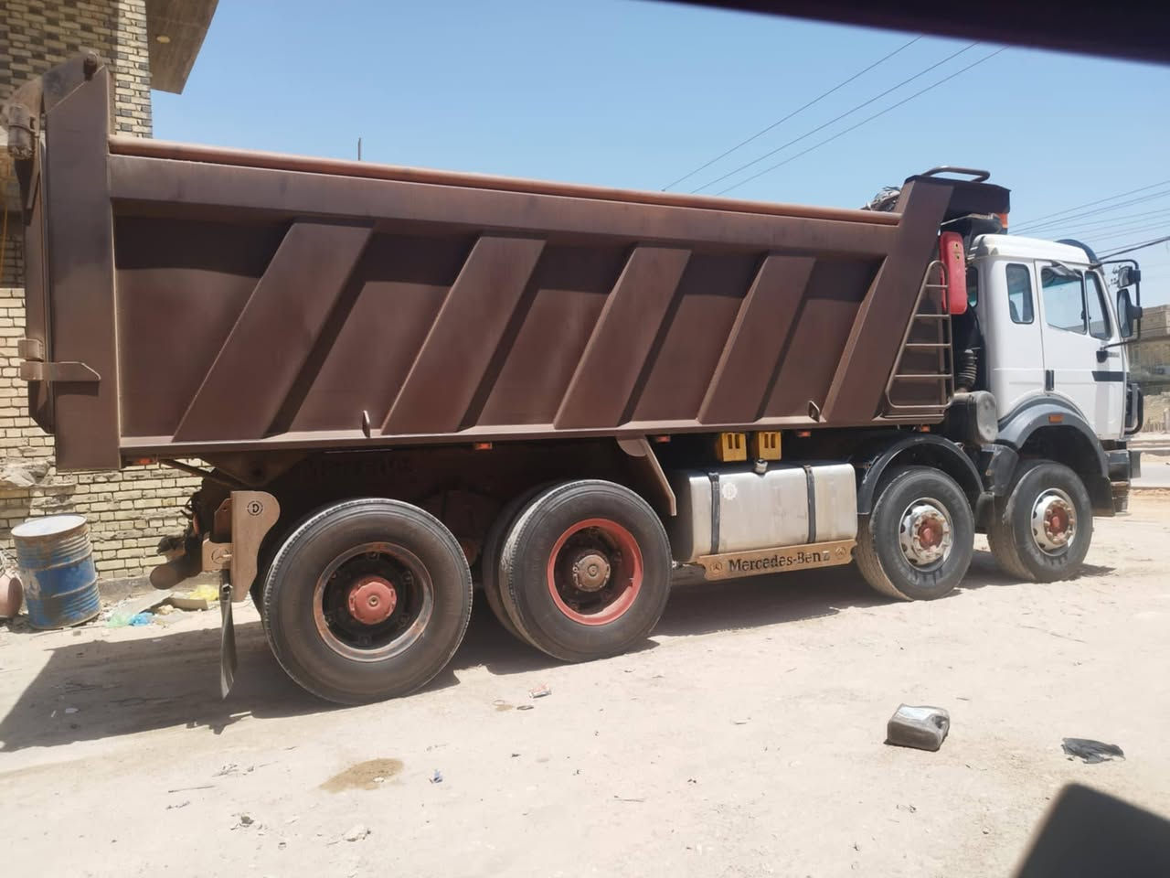 البي عكرب مديل 92 اصل مكينه 44 ستندر كير 210 رقم نجف بسمي مداور ثاني يوم مربوطه قاطره ومقطوره 3 لوحات رقم انكليزي ***********
