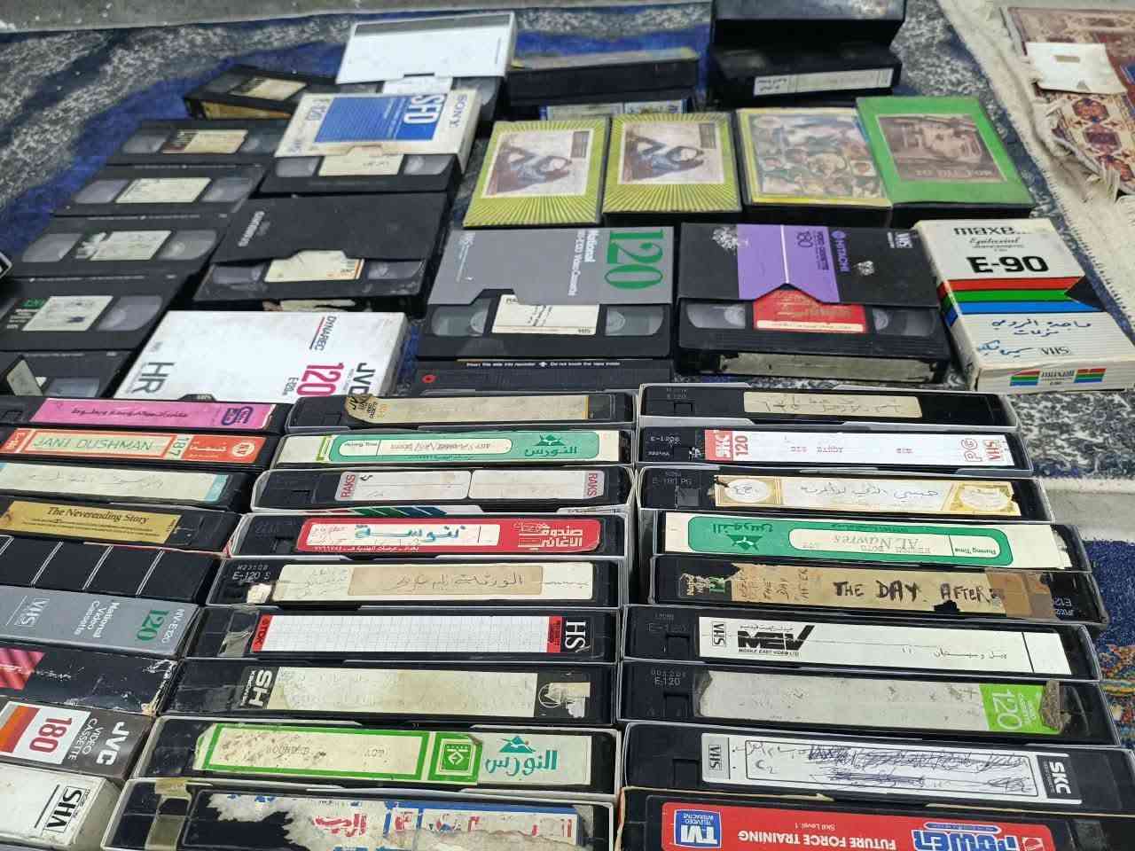 كاسيتات فيديو vhs
نسخ قديمه العدد ٧٠ 
السعر ٧٥ مع التوصيل 
للحجز والاستفسار مراسلة الصفحه
