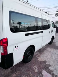 نيسان اورفان موديل 20 كير مكينه اكسل كفاله وكفاله من الصبغ بيها شخوط ب...