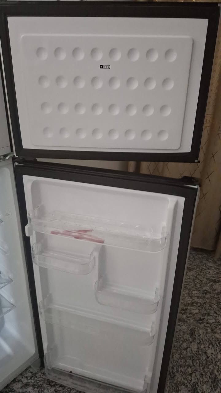 عندي ثلاجه ١١ قدم جديده مابيهه ولا شخط بسبب الكهرباء احترك الماطور رايدهه ١٠٠ الف وبيه مجال للاستفسار ***********
