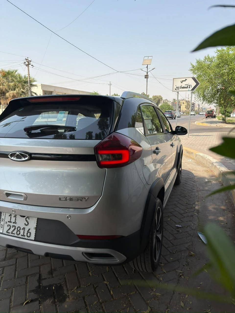 السلام عليكم 
سيارة شيري تيكو  TIGGO 2 PRO موديل ( 2024 ) فول مواصفات للأخير، رقم بغداد الجديد الدولي حرة بأسمي 
السيارة بحالة الوكالة استلام شركة 2026، السيارة زيرو ماشية حقيقي ( 3 الف ) زيروو بعدها بدهن الشركة الاصلي

السيارة مكفولة كفالة عامة 
بعدها بنايلون الشركة 

مواصفات السيارة
* الموديل: 2024  TIGGO 2 PRO  فول مواصفات للأخير 
* محرك: 1500 اقتصادي تنفس طبيعي
* اللون: ( تو كلر )
* ناقل حركة: أوتوماتيك
* فتحة سقف 
*  تشغيل بصمة + دخول ذكي
* بصمة ابواب
* كشنات جلد
* ستيرن جلد ( تحكم جهتين ) 
* ترحيب عند الاقتراب والفتح
* حاكية للإتصال والرد على المكالمات
* بلوتوث + USB
* شاشة لمس كبيرة متعددة الوسائط (اندرويد اوتو + كار بلي)
* كامرة خلفية دوارة 
* حساسات خلفية
* نظام نزول منحدرات
* لايت زنون عالي + ناصي
* لدات نهاري 
* بك لايت LED
* مرايا كهرباء + اشارات بالمري 
* كشافات هالوجين
* مثبت سرعة ESP
* مانع انزلاق المكابح APS
* حساسات نظام مراقبة ضغط الإطارات TBMS
* جنوط أصلية 
* ويل كب عدد ( 4 )
* ايرباك AIR BAG عدد ( 2 )
* حاملات اكواب عدد ( 6 )
* سبير منازل من الجنطة ولا مفتوح + المعدات كاملة الأصلية غير مفتوحة

السعر المطلوب ( 120 $ ) بيها مجال بسيط 
مكان السيارة بغداد / حي الجهاد  الضباط
رقم الهاتف / ***********
