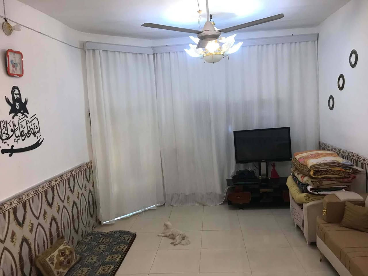 الدار للبيع خلف حسينية السجاد  المعاره المساحه 200البيت جاهز مابي اي نقص البناء طابوك وبلوك السقف عكاده يحتوي على غرفه واحده السعر 60بي مجال. الاستفسار على الرقم ***********
