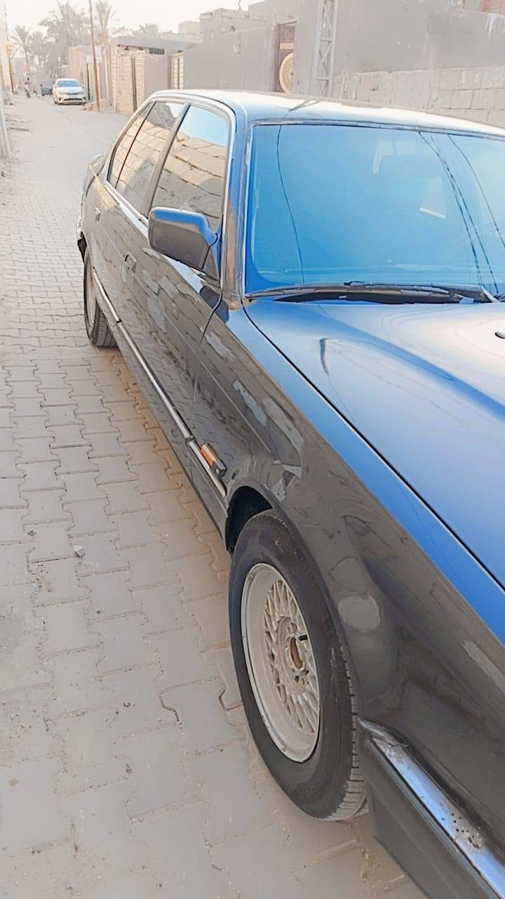 يالله السلام عليكم 
730 مفتوح
6 سلندر 
سياره حلوه 
مكينه جديده حاويه
كير جديد وتوني مسويله ادامه
غرفتها حلوه 
سياره بيها نقوصات بصيطه يعني ينرادلها ترتيبات 
سعرها 50 وبيها مجال قليل حك جيه 
***********
***********
