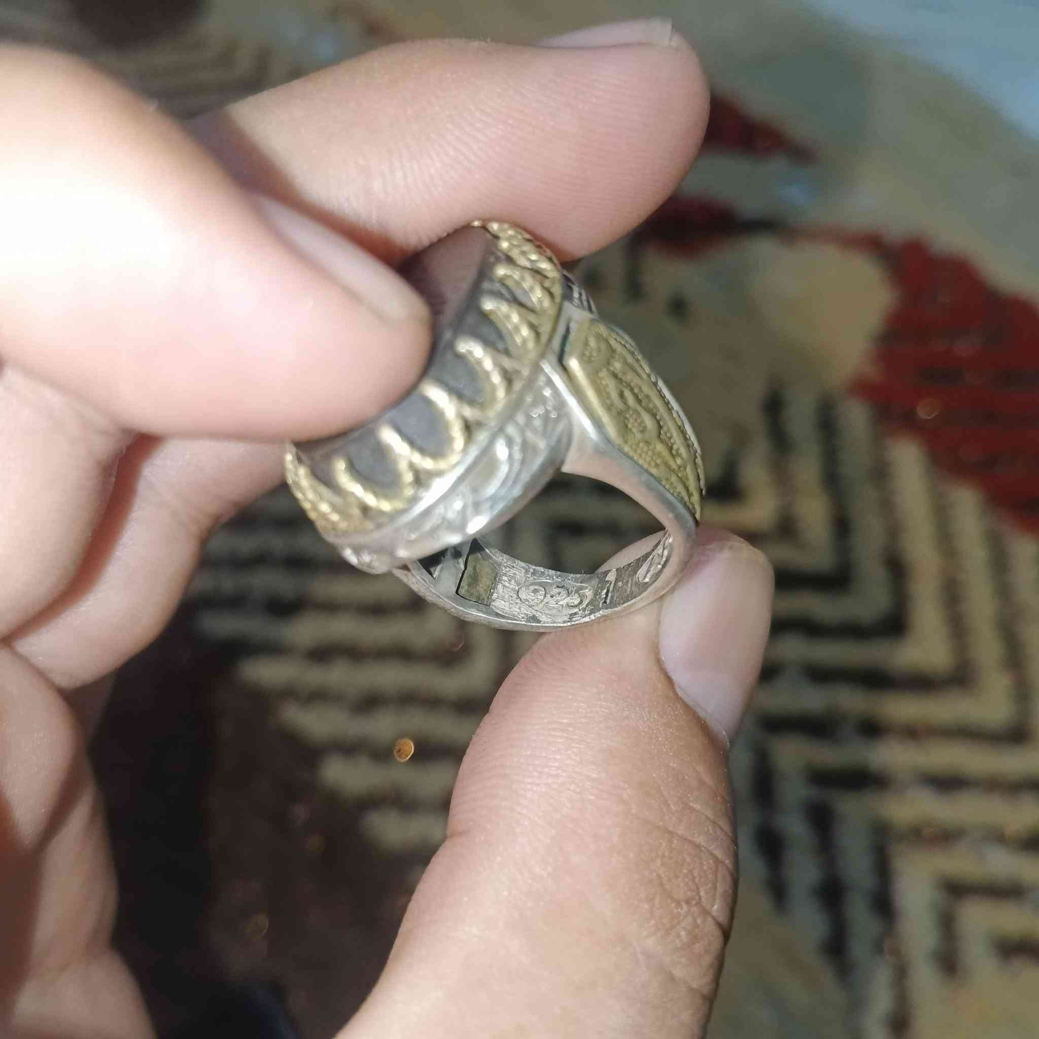 سلام عليكم خاتم للبيع صياقة يدوية وأ مخطوط بجلالات السبع ياحيدر نادي عليا مظهر لعجاب اعوذ بكلمات الله  اعوذ برسول الله اعوذ بجلال لله   (الرقم الهاتف ***********)
