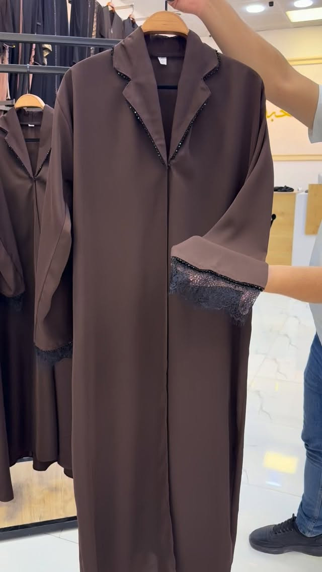 قمة الاناقة والجمال والرُقي هاي العباية 😍
عباية تطريز يدوي 🤎🥹
قماش انترنيت كويتي 
قياسات 52_54_56_58
للحجز اخذ صوره للموديل ومراسله على الخاص او واتساب ***********
يوجد خدمه توصيل لكافه محافظات العراق 🇮🇶
