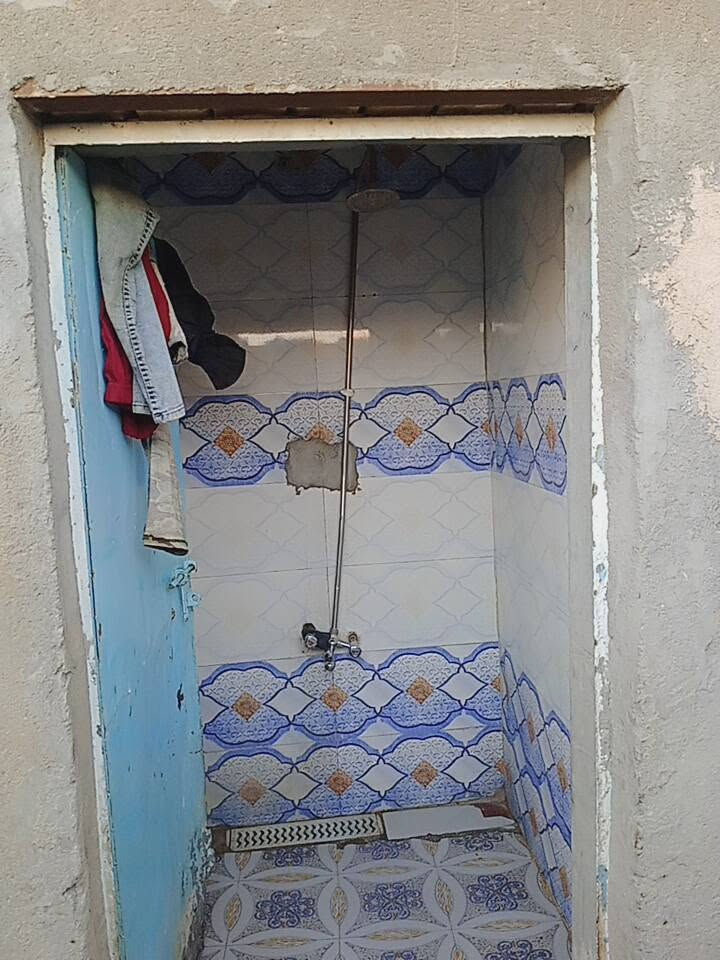 بيت للبيع المساحه 200م بشارع ابو 30 قرب مولد حسن حكوم البيت جاهز
30مار عند شارع ابو 30 خدمات كهرباء وماي ومجاري 
باقي المعلومات الإتصال على الرقم ***********
