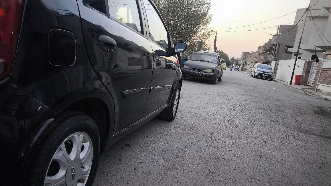 السلام عليكم
شيري A1 
كير محرك بحاله جيده 
بدون صبغ بدون حادث ع وضعهه السياره 
تبريد مو شغال و مامفحوص ماعرف شبي 
مكان السياره بغداد البياع حي الرسالة 
السعر 34 وبيهه مجال للتواصل واتس ***********
