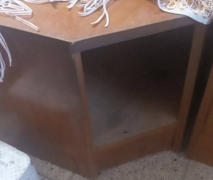 السلام عليكم
عندي غرفة نوم ما عدا الكنتور 
جرباية مع سفنج ضغط عالي
زاويه + ميز تواليت + كومديات عدد 2
الغرفه نجاره قديمه نضيفه 
السعر 100 وبيه مجال 
موجوده بحي الجهاد  التواصل على الرقم 
***********
