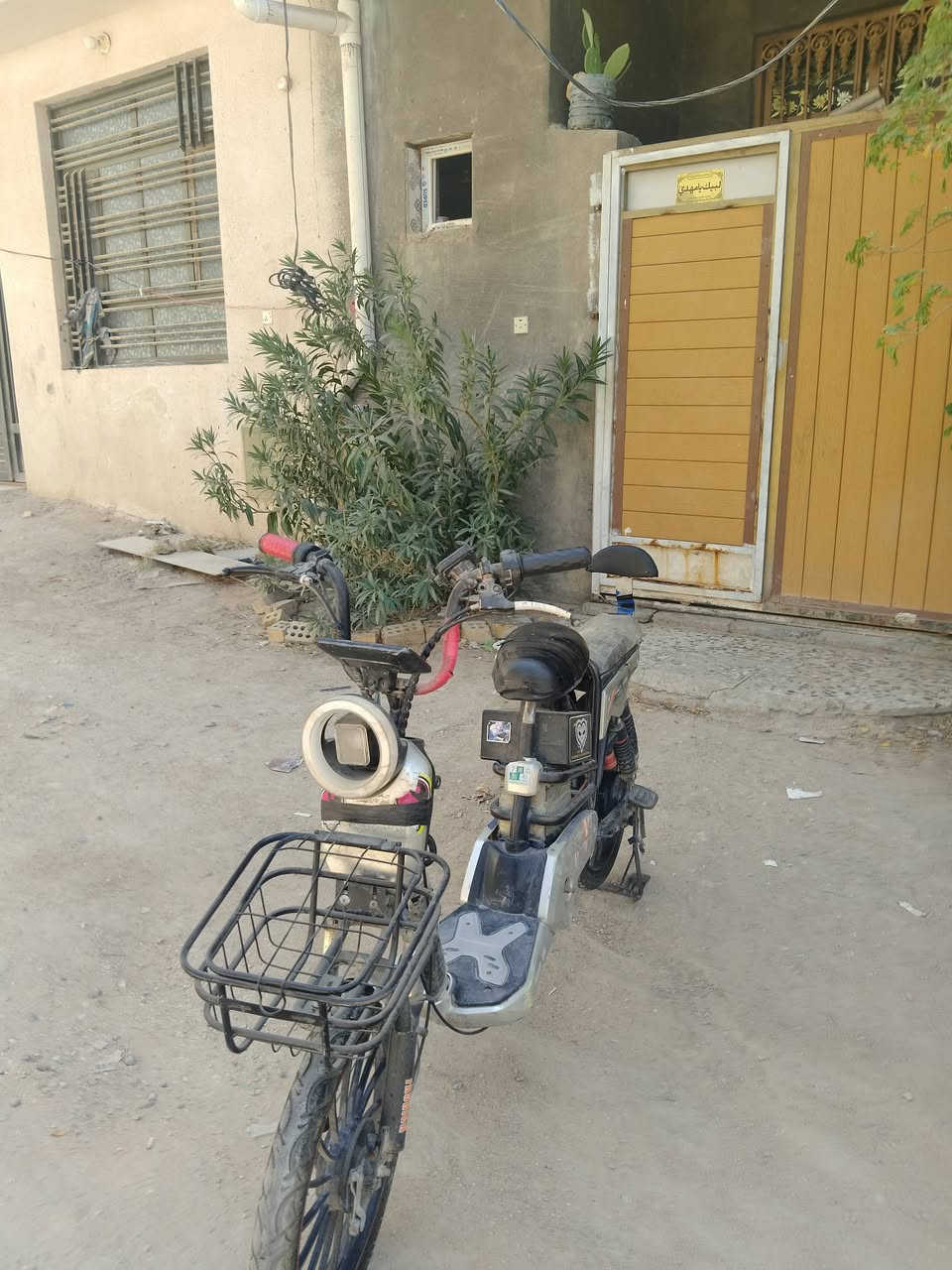 السلام عليكم دراجه للبيع الحجم 20 سعر 150بي مجال بطاريات واقفه ولا يوجد بريك خلفي العنوان كربلاء البوبيات شارع علي القاضي الطبطبائي عامود 19رقم ***********
