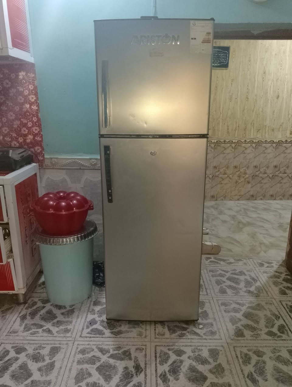 سلام عليكم
غساله شغاله ومامصلحه ونظيفه غسل وتنشيف سعرها 75 بيها مشكله وحده ماتصرف الماي
طباخ اربع عيون من القديمات ثقيل شغال ونظيف والفرن هم شغال سعر 60 الف
ثلاجه شرط الشغل والتجميد حجم 18 حته دواخلها كلها موجوده سعر 160 
مكاني شارع سومر
رقم 
***********

