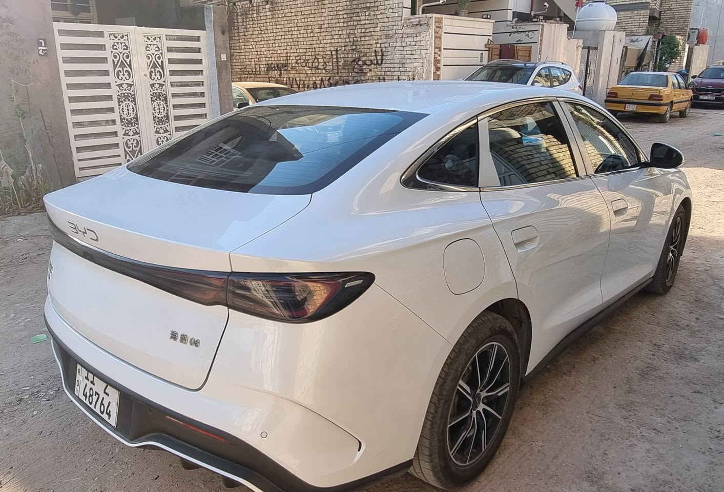 السلام عليكم
للبيع byd  سيل 06

مكفوله كفاله عامه  رقم بغداد  ماشيه 22 الف اللون ابيض داخل اسود السعر  24  مكان السياره بغداد للاستفسار الاتصال
***********

