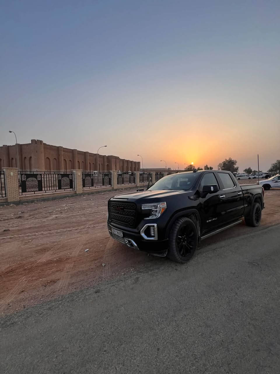 للبيع سييرا دينالي 2022
كلين بيها تكحيلة دائرية ع كد سنتم بالبدي و الشباك الامامي مصبوغ للحمالية و الويل كذلك 
الدعامية صاير بيها حادث بالعراق السيارة داخلة كلين 
محرك 6.2L 
بدي طويل باب طويل 
فول مواصفات
دوسة كهربائية 
گير تعليگ 
ماشي 91 الف ميل 
السعر 360 ورقة 
للاتصال ***********

نص مكتوب في الصور:
- دفع الله ما كان اعظم 🙏