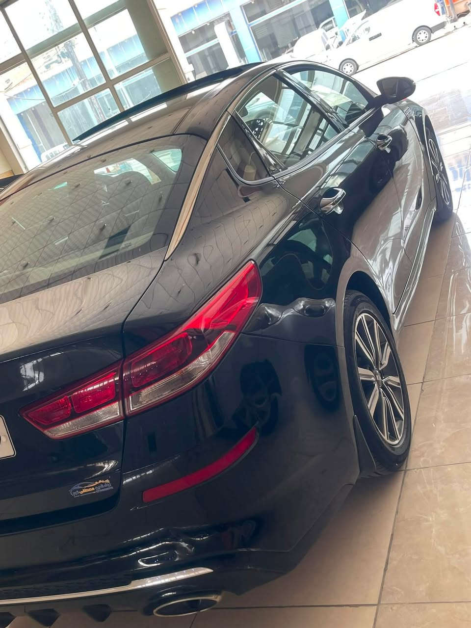 السلام عليكم 
اوبتميا خليجي مكينه كبير دبل كزوز 
بنراما 
بصمه  كشن خزن 
قطعتين تبريد

موديل 2020
ماشي 
123الف كيلو 
السياره جديد بمعنه الكلمه 
بيها.صبغ حسب ما ماشر بل الصوره 
اثر 
جلو خ
يعني مو ضربه وداخل 
***********
نت متوفر
