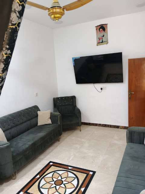 السلام عليكم بيت للبيع زراعي سند 25 طابقين المساحه 125 العنوان الرئاسة شارع 20 بشارع فلافل ابو العمبة 
للاستفسار الاتصال ***********
