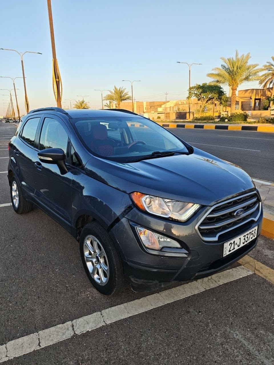 للبيع Ford EcoSport SE AWD موديل 2022 
سيارة  اقتصادية، ونظيفة جدًا، 
 الموديل: 2022
 الفئة: SE
 المحرك: 2.0 لتر تنفس طبيعي (اعتمادي وقوي)
 ناقل الحركة: أوتوماتيك 6 سرعات
 الدفع: AWD دفع رباعي
 المسافة المقطوعة: 39 ألف كم فقط (قابل للزيادة)
الرقم : سليمانية
الحالة:
السيارة نظيفة جدًا من الداخل والخارج.
التبريد ممتاز جدًا ويعمل بكفاءة عالية حتى بأجواء الصيف.
المحرك والكير والشاصي بحالة ممتازة، ولا تحتاج أي مصروف فقط تحتاج صيانة للطبلة الخلفية للسيارة .
الحادث:
تبديل قطعة واحدة فقط (الصندوق الخلفي) بدون فتح إيرباك.
يوجد بارد بقطعتين فقط.
أبرز المواصفات:
 فتحة سقف
 شاشة لمس كبيرة تدعم Apple CarPlay وAndroid Auto
 مثبت سرعة
 تحكم كامل من المقود (ستيرن)
 تكييف أوتوماتيك
 تدفئة للمقاعد الأمامية
 كاميرا خلفية
 حساسات خلفية
 تشغيل بصمة (Push Start)
 نظام مراقبة النقطة العمياء (Blind Spot)
 بالإضافة إلى العديد من المواصفات الأخرى.
 اللون: نفطي ميتالك.
 السعر: 103 ورقة  وبيها مجال بسيط.
 مكان التواجد: بغداد أو الفلوجة.

للتواصل واتس اب 
***********
