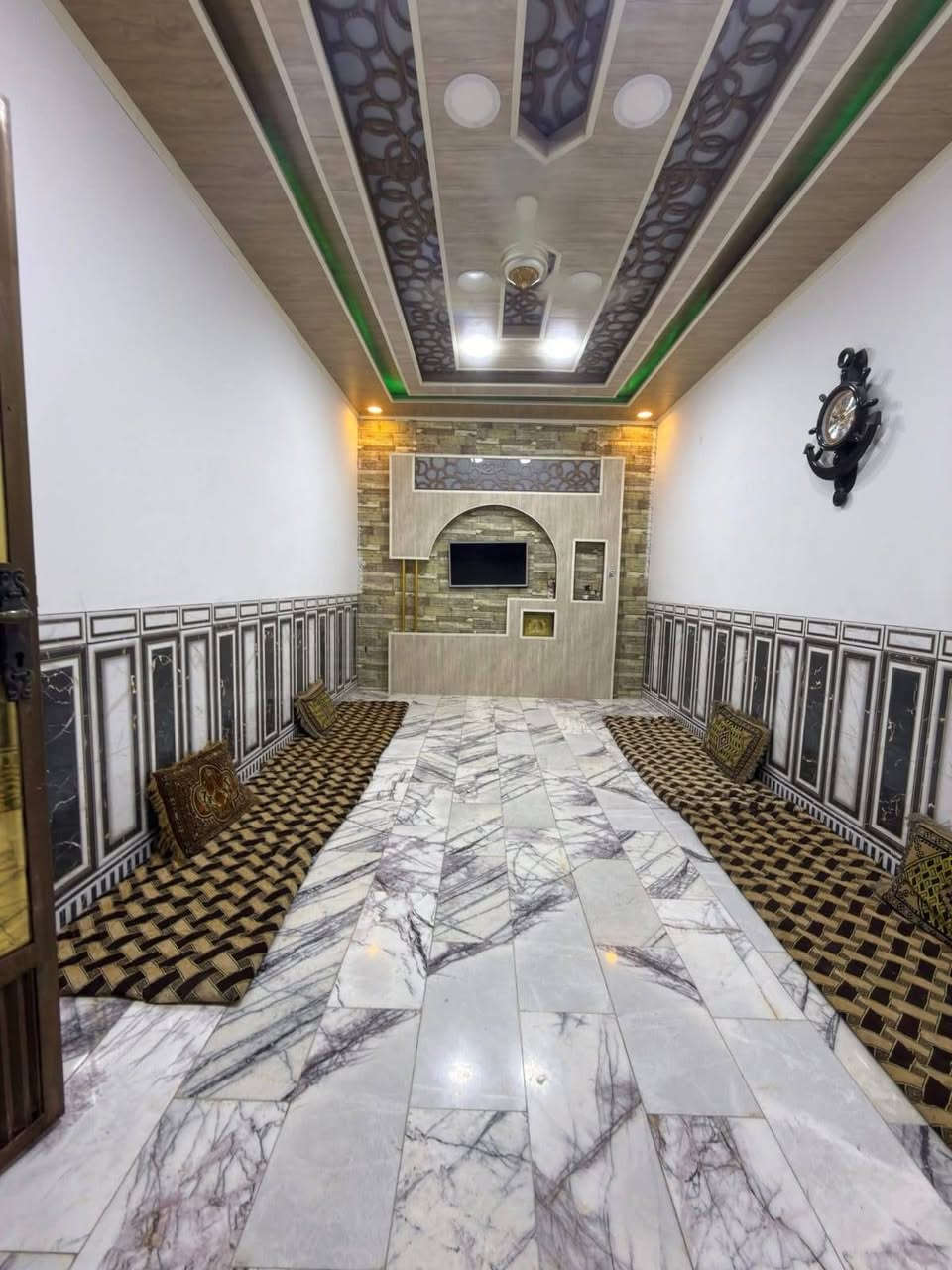سلام عليكم  بيت  للبيع طابو صرف كل شي معايز  بيت جديد  يتكون
مساحه ١٥٠م

طابقين

 استقبال 

مطبخ حار وبارد

 اثنان صاله

ثلاث غرف نوم

ثلاث مجمعات صحيه 

العنوان:  حي العسكري مقابيل باب  مدرسه جبل عامل 

  استفسار تصال على رقم ***********
