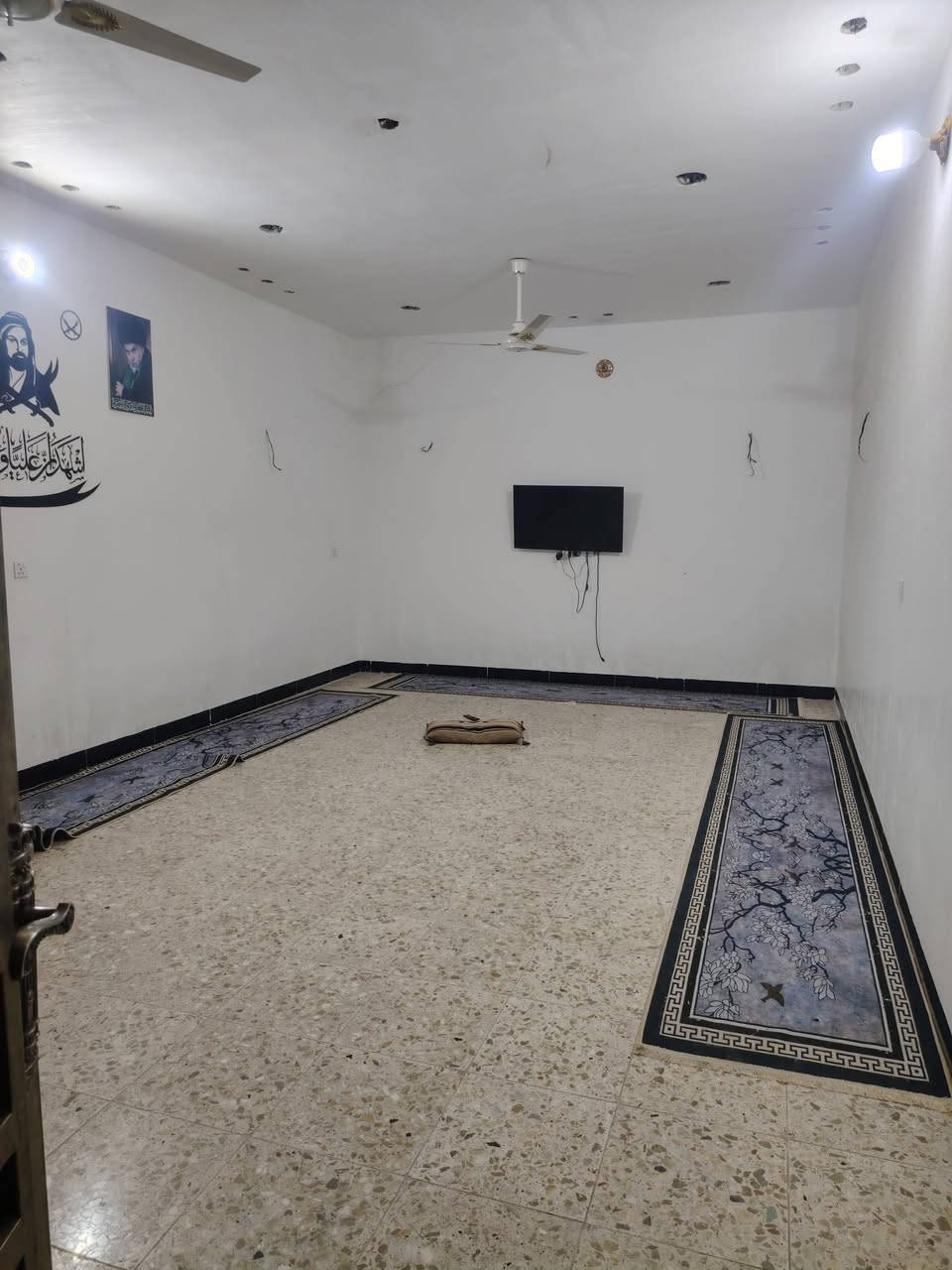 بيت للبيع المساحه ٢١٠متر
في العماري مقابيل حداية سيد خضير
منطقه حديثة البناء
البيت يتكون من استقبال 4*8
مطبخ بارد 4ونص*5
ومطبخ حار 3*2
الصاله 5*9
منور 1،50*3
منور1،5،*1،50
غرفتين نوم 4*4
بناء حديث طابوك والارضيه رفت
البيت جاهز سيراميك مع الكاشي 
السعر خاص الاتصال على الرقم ***********
اومراسلة الصفحه
