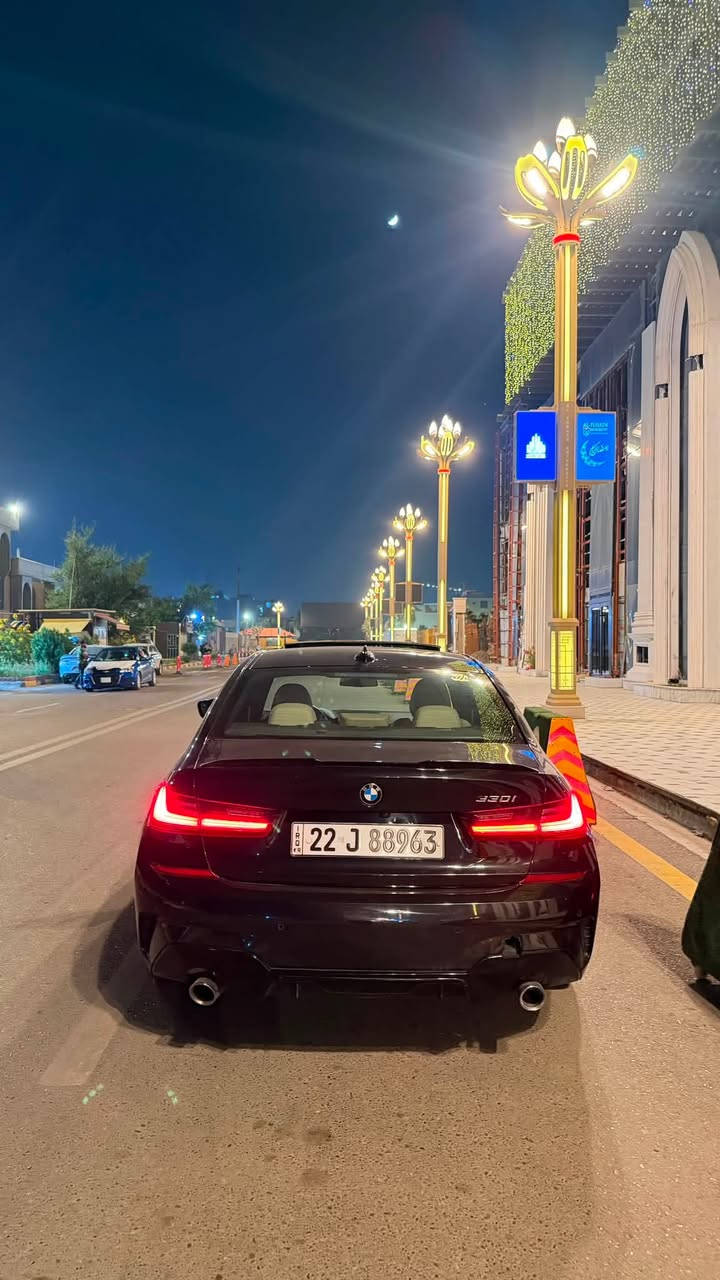 فقط بيع بدون مرواس
BMW 330i 2022
لون اسود داخل ابيض 
فقط بنيد مبدل 
شواصي سليمه 
سيارة نظيفه . صفر مسج
***********
بغداد 
230 ورقه وبيه مجال كلش بسيط
متلكه سعر بهيج نظافه
