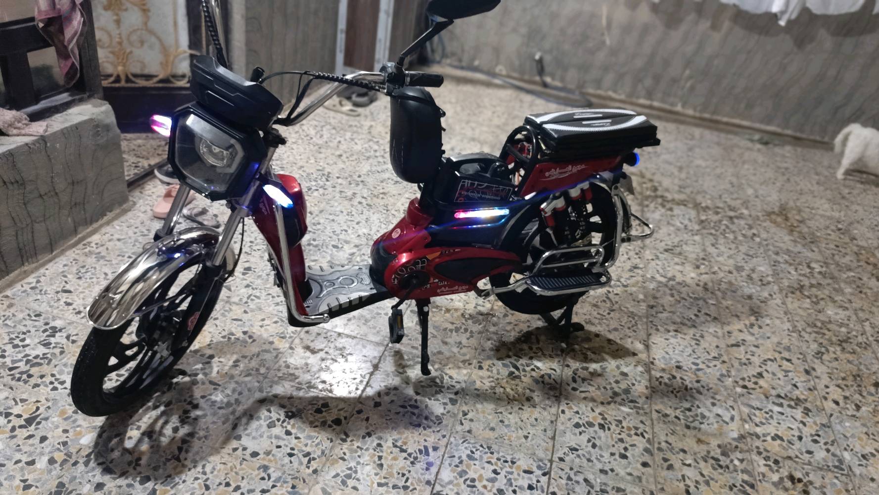 دراجة شحن موديل ٢٠٢٥ حجم كبير 
٦ بطاريات و بصمه تايرات جديده بي نواقص قليلة يرادله ترتيب 
السعر ٢٥٠ و بي مجال
المكان النجف حي الميلاد