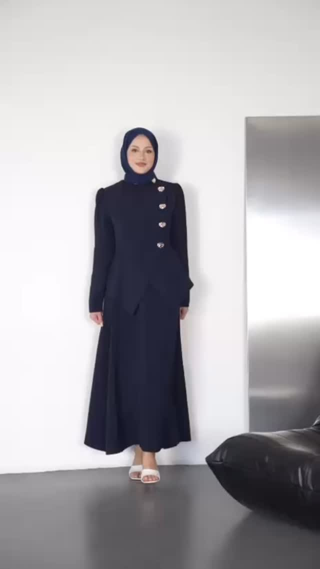 طقم • مقاس ٣٨-٤٦ • ألوان متعددة