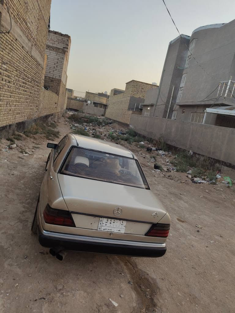 سلام عليكم.   مارسدس دب  موديل 1987  مكفوله من ضربه نضافه 80ب100 محرك كير بطه  سرعه تخبل بيها.   سعر خاص *********** رقم بغداد. (عوزها ترتيب بسيط كلش ) للمرواس هم اراوس ديوانية, القادسية
