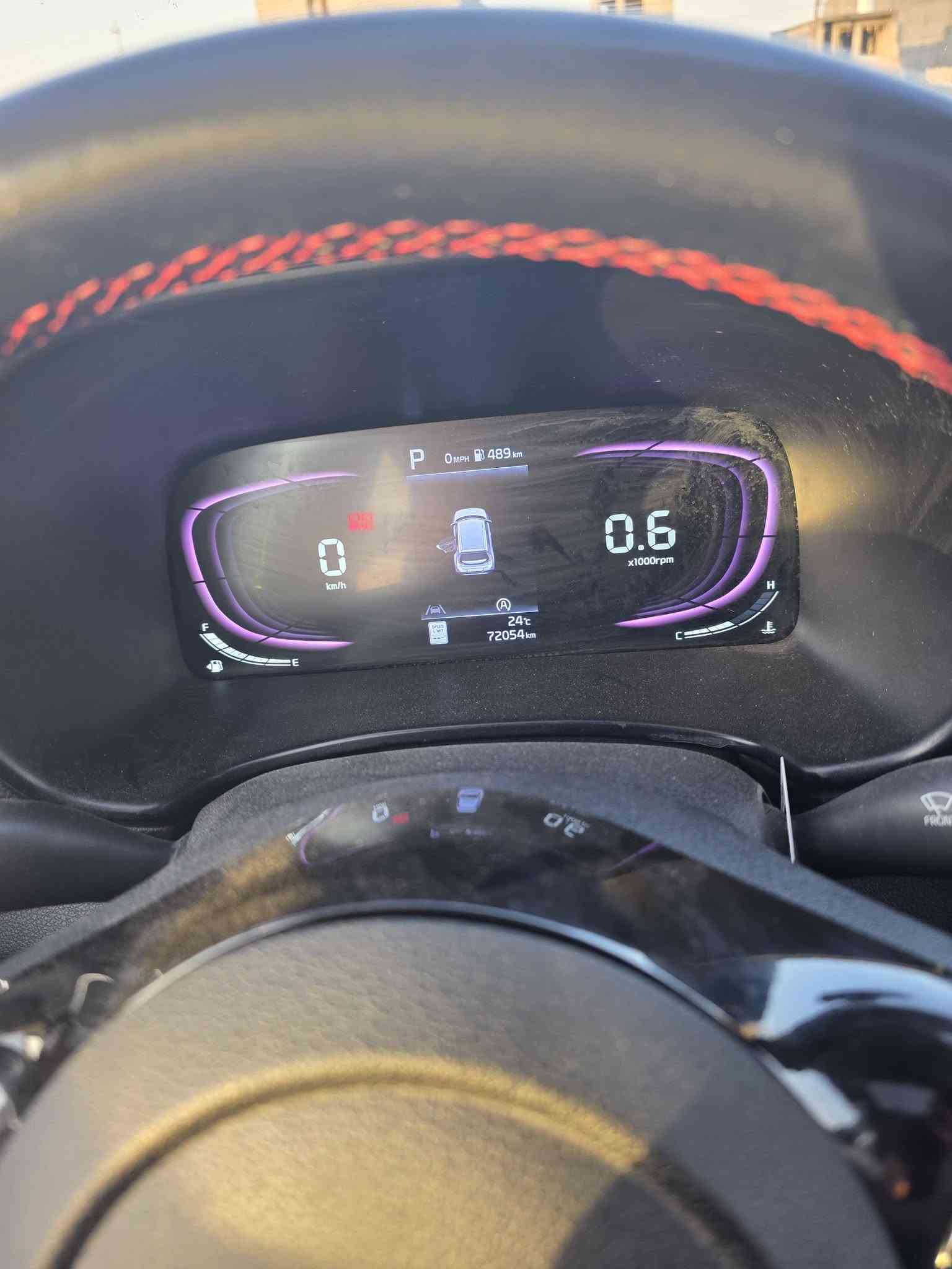 كيا سول GT-Line موديل 2024 للبيع 🚗✨
السيارة بحالة ممتازة جداً، جاهزة للاستخدام وما تحتاج أي مصروف، مواصفات رياضية مميزة وشبابية وعائلية بنفس الوقت. (صور الحادث في أمريكا متوفرة وموجودة بالمنشور لإثبات نظافة الضربة).📌
 المواصفات والتفاصيل:الملكية: السيارة باسمي والتحويل ثاني يوم مباشرة 📄
الموديل: 2024الفئة: GT-Line (أعلى مواصفات رياضية)المحرك: 2000 دوش (DOHC) قوي جداً واقتصادي بمصرف البنزينالمسافة المقطوعة (الماشية): 72 ألف كيلومتر فقطالرقم: بغداد (الرقم الوطني الموحد الجديد 11 Z)الجير: أوتوماتيكاللون: أبيض ملكي مميز✨
 أبرز المواصفات:شاشة عدادات رقمية (ديجيتال) بالكامل متغيرة الأشكالشاشة وسطية كبيرة لمس تدعم Apple CarPlay و Android Autoويل (جنوط) رياضية حجم 18 إنش بلونين (مكحلة) الخاصة بفئة الـ GT-Lineنظام الحفاظ على المسار والرادار الجانبي والتنبيه من التصادمتحكم ستيرن كامل جهتين مع تطريز رياضي باللون الأحمرفتحة سقف (سانروف) شفافةإضاءة LED أمامية وخلفية بتصميم الطوق المميزنظام قيادة متعدد (Drive Modes) اقتصادية ورياضية🩺
 حالة السيارة والحادث (حسب صور أمريكا المرفقة):الحادث: وارد أمريكي، ضربة جانبية خفيفة وتجميلية فقط في بيبان جهة السائق.الأيرباج: إيرباج الكرسي الجانبي فقط طاق أثر الضربة ومصلح بلادي، وباقي الأيرباجات (الستيرن والدشبول والستائر) كلها سليمة 100% وموقعها بلادي (بشرط الفحص).السلامة: المقدمة، الخلفية، الحقيبة، جهة الراكب بالكامل، والشواصي سليمة 100% وبشرط الفحص.الصبغ: صبغ البيبان جهة السائق أثر الحادث (تعديل وصبغ درجة أولى وبدون معجون قوي).المحرك والجير والتبريد بشرط الفحص (ثلج ❄️)صدر السيارة وجاهزيتها 100% (تونيز كامل).
💰 السعر المطلوب: 170 ورقة (وبيها مجال حك الجيّة للشراي البدّاي)
📍 المكان والمعاينة: ديالى - بعقوبة📞 للتواصل والاستفسار (اتصال أو واتساب): ***********
