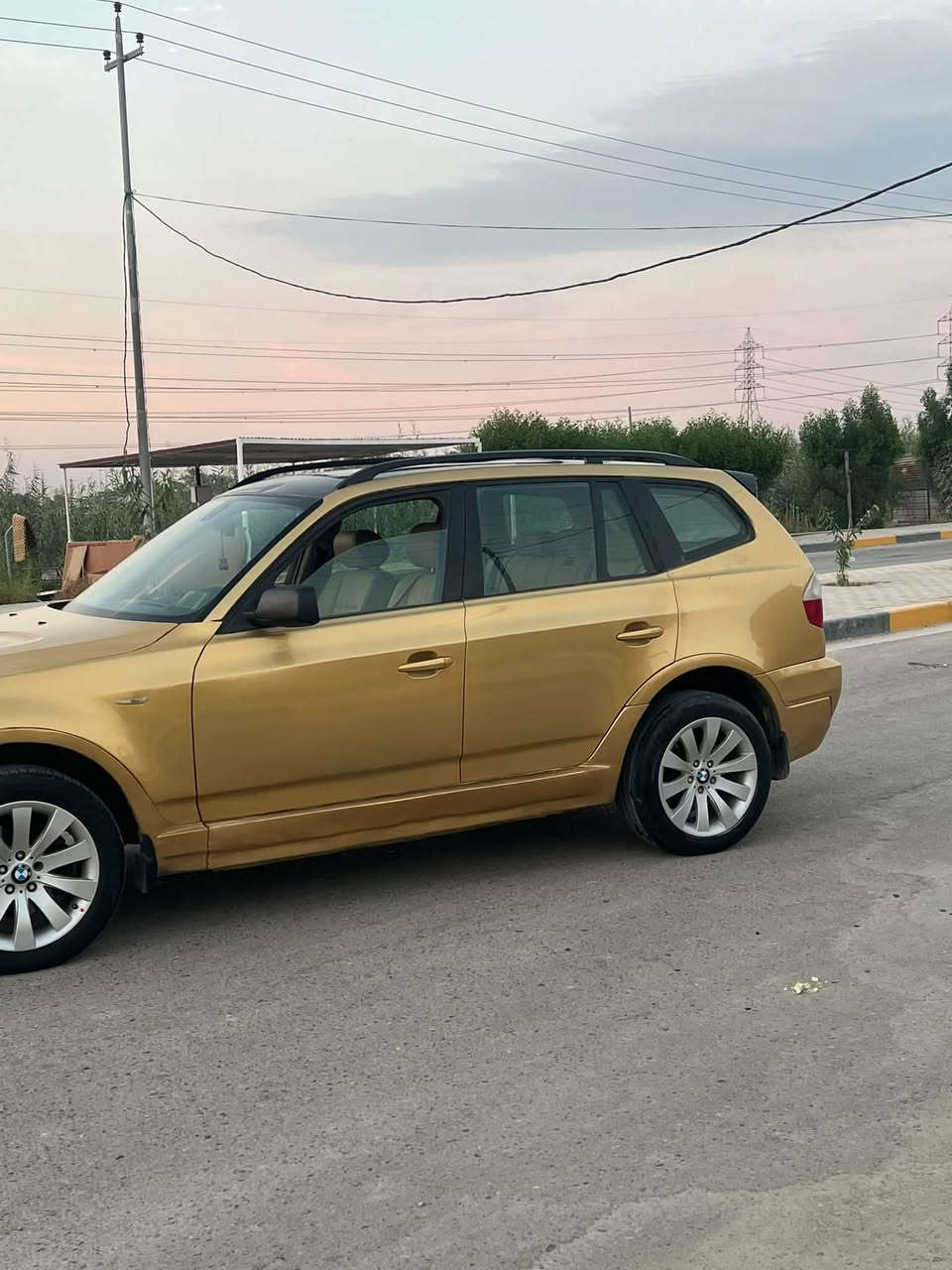 السلام عليكم
Bmw x3 2007 اللون ذهبي 
بغداد بأسمي السياره بيها مكينه تيوتا شاهينه 2006 السياره اقتصاديه كلش 
مصبوغه جديد مصارلها اسبوع 
مراوس سني او كورلا 
معروضه ب 96$
