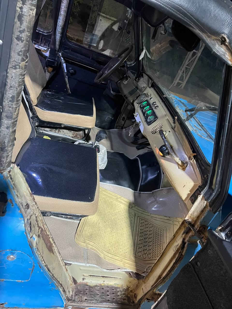 مالسلام عليكم واز 88 اصولي رقم بغداد ب اسمي شخصيا . باور 4 دسك مكينه كير جدد اكسل بي صوت قليل دوشمه كامله تخم تاير سياره جاهزة ٤براويز سلايت دركه مارد سياره جاهزة مال جني أبيع اصولي فقط كامله مكمله بل عافيه عل ياخذهة ما متواجد خاص اتصال فقط 
الاستفسار 
***********
