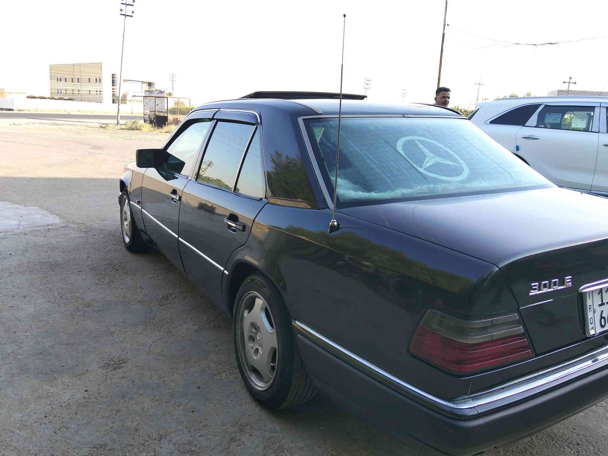 السلام عليكم
سيارة بيبي دب موديل 93 رقم بغداد دولي رقم جديد هزه جديدة غرفه جديدة فتحه تكطين  عازل حراره ارضية تبريد ثلج محرك 3000 ففتي سيارة كل نقص مابيها ادامه كامله صدر امامي وخلي قواعد دبلات سليمه كهربائيات كلها شغاله اي نقص مابيها سياره مال بيت السيارة احلامن الصور السعر 73وبيها مجاي حك الجيه تحويل مباشر عنوان ديالى المقدادية *********** غير متواجد على الفيس..
