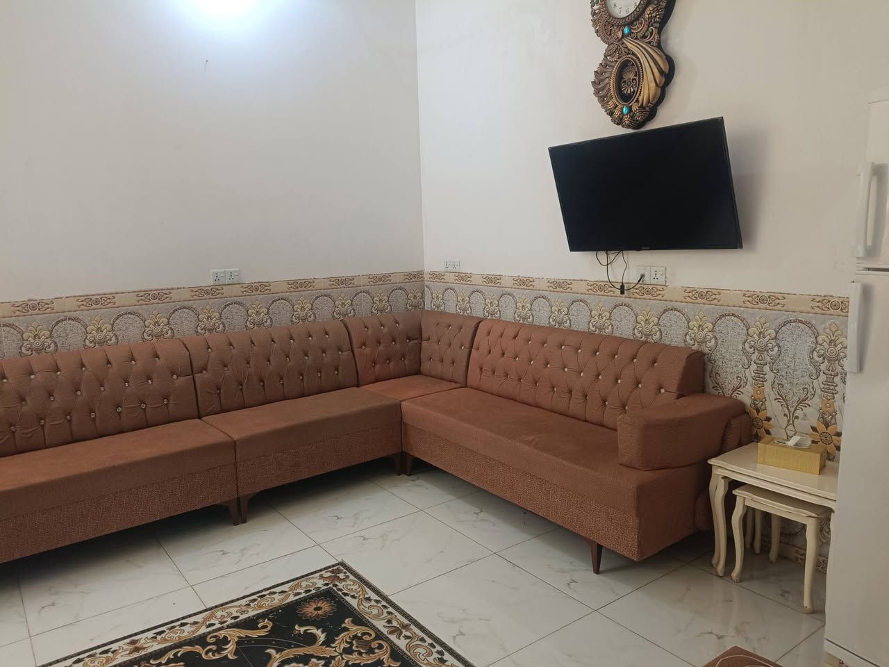 يا الله
           حي الزهراء المدخل الاول
مشتمل للبيع مساحة 150 متر طابق واحد اوبيتونه 
بناء حديث 2020 نضيف فول للاخير كل نقص مابي  يتكون من 
گراج/ استقبال/ مطبخ/ صاله مع درج وخدمات / غرفتين نوم
***********
***********
