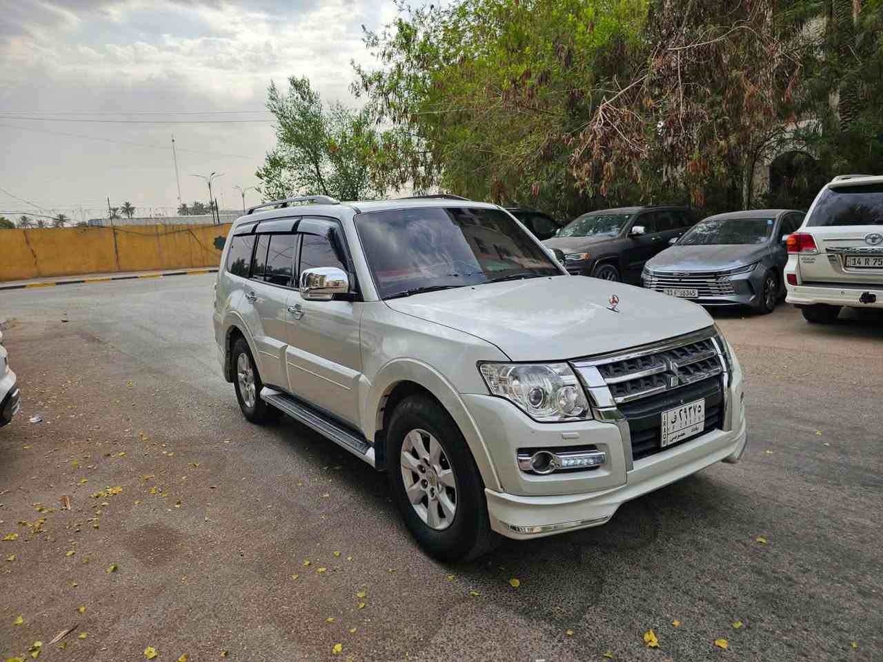 سلام عليكم
اجيرو ٢٠١٠ حبتور فول مواصفات حساسات 
تبريد ٣ قطع زائد منظومه غاز اصلية تخم تاير جدد محرك ٣ ونص باسمي 
السيارة خير من الله السعر ١٢٥ بيها مجال للشراي
مكان سيارة شعلة ***********
