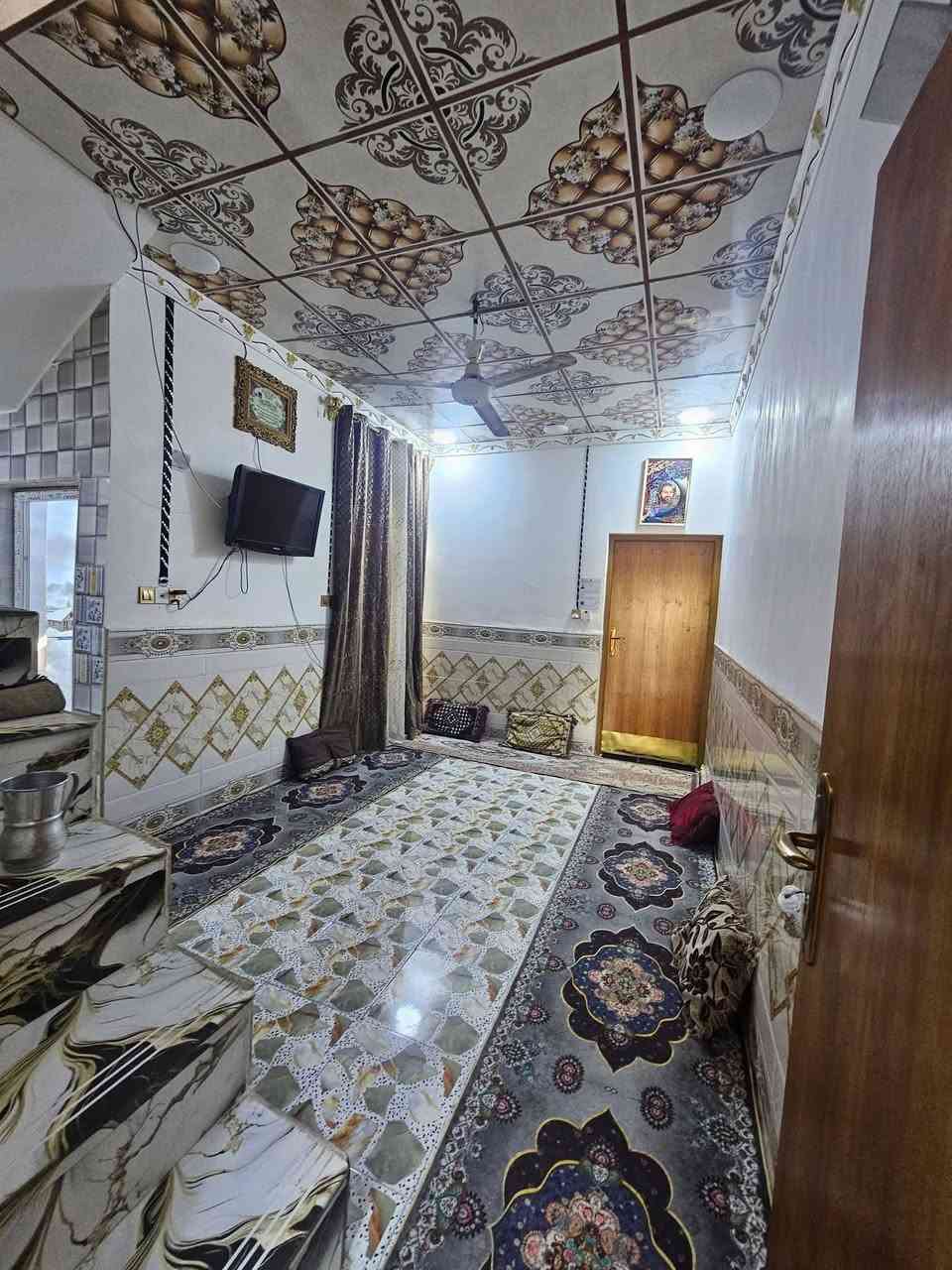 سلام عليكم بيت للبيع مساحه ١٠٠ متر طوالي يحتوي على مضيف مطبخ صاله غرفه
بيت نزاله ٢٠ واجهيه ٥ اساس حجر بلوك وسقف صب كونكريت بنيان ٢٤_ ٢٥ عنونه خلف محطه الثناء المشيده شارعه تبليط قريب عل شارع العام __سعر ٢٩ وبي مجال لاستفسار ***********
