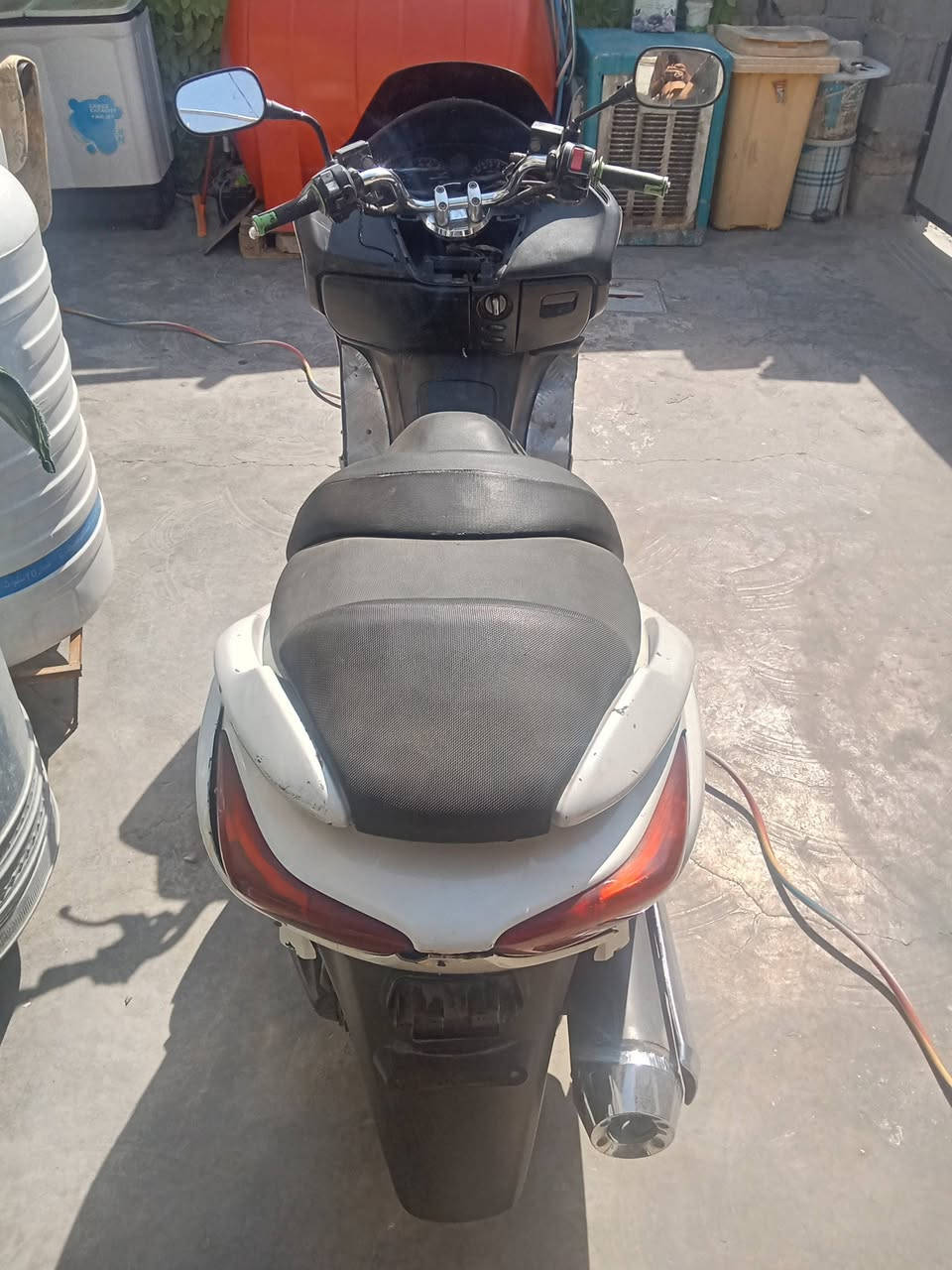 سلام عليكم دراجه فورزا 08 دراجه ما عرف فجئه طفت دراجه خير من ﷲ سعر 400 وبيه مجال مكان المدائن الورديه الاستفار ***********
