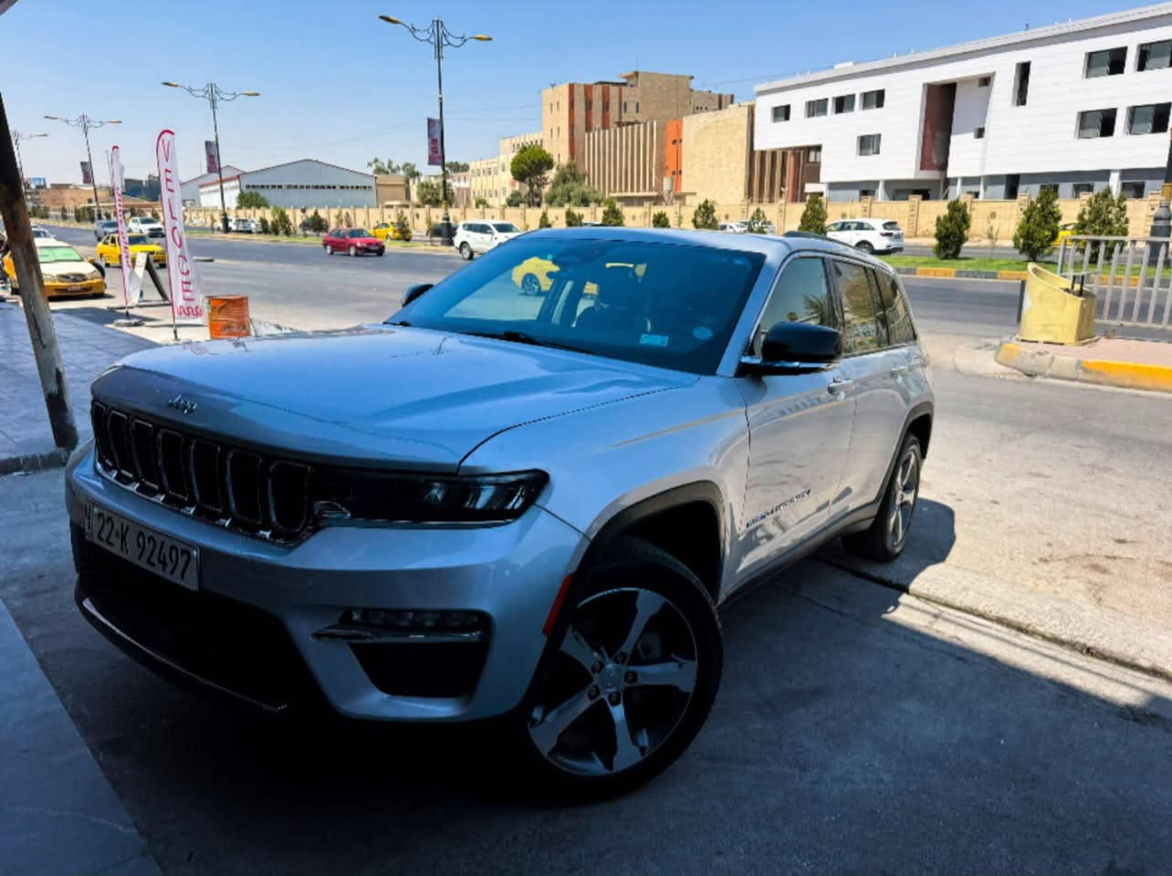 📣📣 سيارة للبيع 📣📣
🔷 نوع السيارة: جيب كراند شيروكي
🔷 JEEP GRAND CHEROKEE LIMITED 4X4
🔷 الموديل: 2023
🔷 حجم المحرك: 3.6L V-6 DOHC   الموقع:الموصل حي نركال.  الرقم:***********
