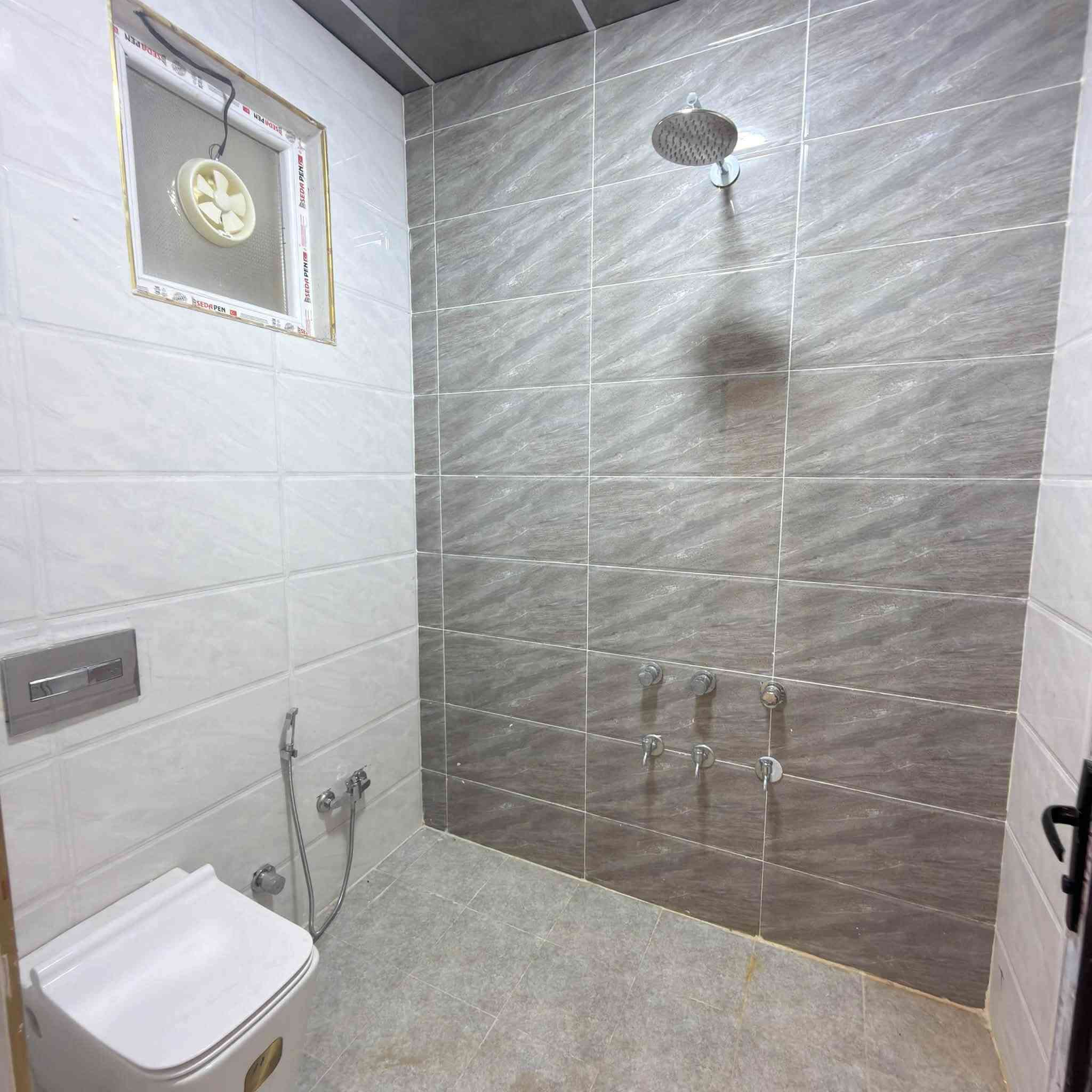 بيت للبيع 200م تكريت حي الضباط يم شارع جليل القصاب 200م
🛏️ 4 غرف نوم- صالة - استقبال - مطبخ - 3 حمامات - كراج سيارة و سحب مغربي – أبواب تركية - تأسيس كاميرات – سطحين شتايكر

💰 السعر: 188 مليون دينار فقط وبي مجال للشراي

*********** – ***********

مكتب عقارات العز

نص مكتوب في الصور:
- *********** | عقارات العز | ***********
- *********** | عقارات العز | ***********
- عقارات العز