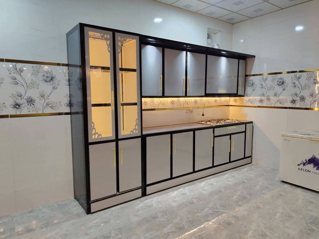 اشتغل حسب الطلب تفصال ع متر المنيوم تركي مطن وجهين يصير الباب
***********
