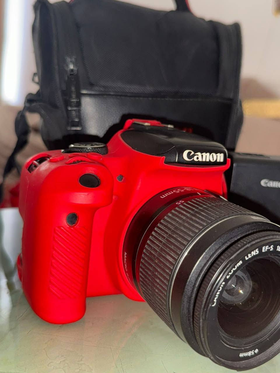 كانون D800
مع شاحنة وبطارية وحقيبة الاصليات
نظافة 95%
ما مستخدمة هواي 
مع شاحنة وبطارية وحقيبة الاصليات
بصرة حيانية
***********
