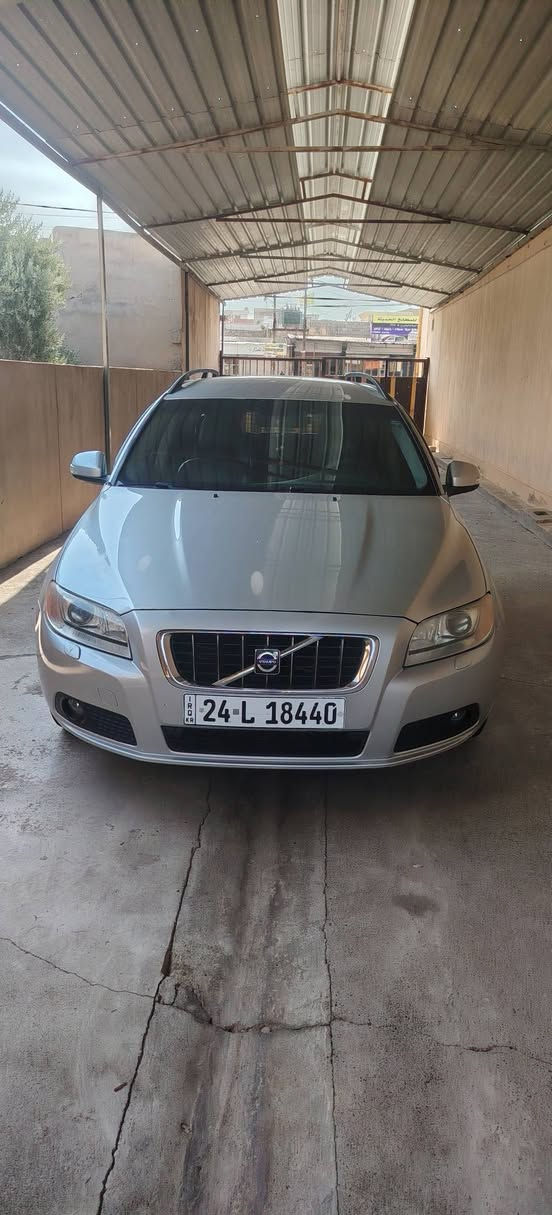 للبيع v70 2011 فول مواصفات ماعدا فتحه
مكينه  وكير وحداديه وتبريد كلها بشرط قطعتين بخ جماليه مكانها الموصل

السعر ٧٩

***********
***********
