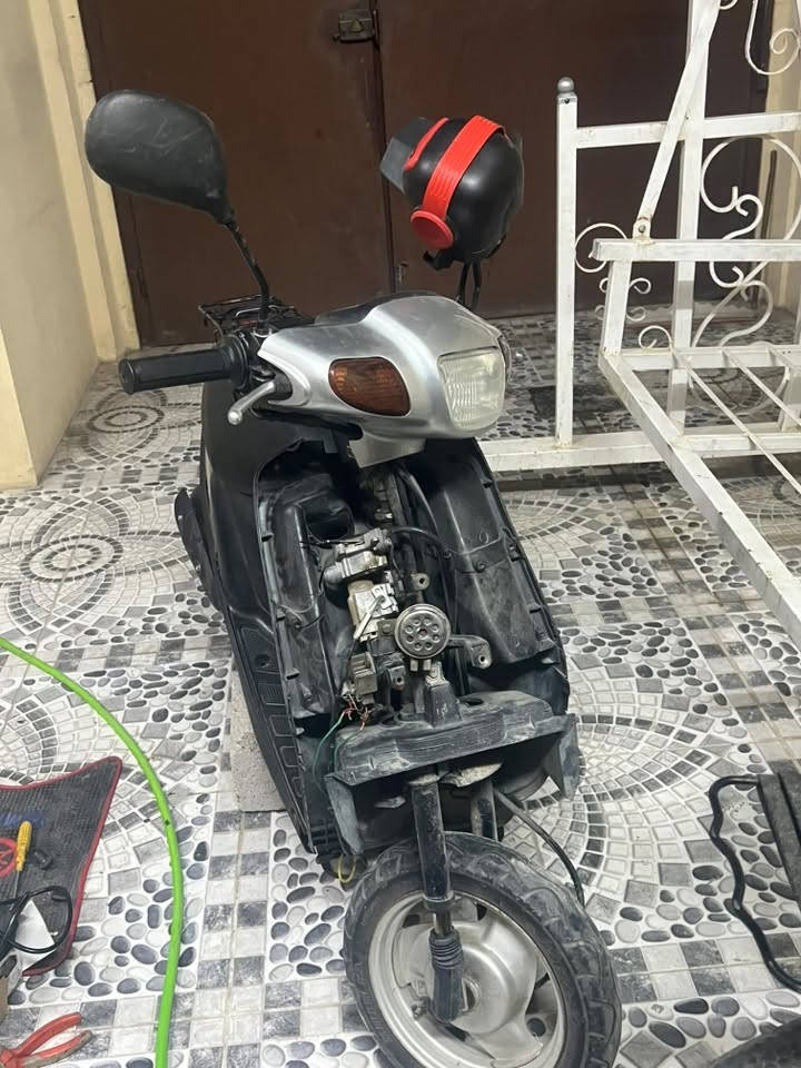 ماطور بوتين شرط مكينه مفتوحه مره وحده المفتاح ضايع بس يعوزله لحيه ولحيه كدام كهربائيات شغاله كلو شرط  يشتغل   يالعنوان حي الانتصار جامع الغرباء رقم *********** يشتغل
