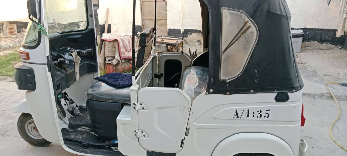 سلام عليكم تكتك موديل 21 رقم انكليزي محرك مجفت لاتنقيص ولاتبخير نضيف السعر6800 مكاني القاسم  ***********
