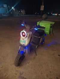 دراجة R9 للبيع بطارية ليثيوم ولكن يرادلها شاحنة ومتوفرة الشاحنة بالصدر...