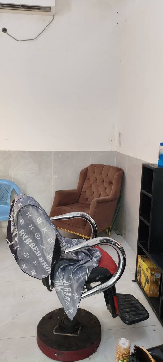 محل حلاقه للبيع جديد متكامل من جميع النواحي العنوان قضاء كرمة بني سعيد الحي العسكري اول ما تدخل الحي قرب محطة الماء الارو ***********
