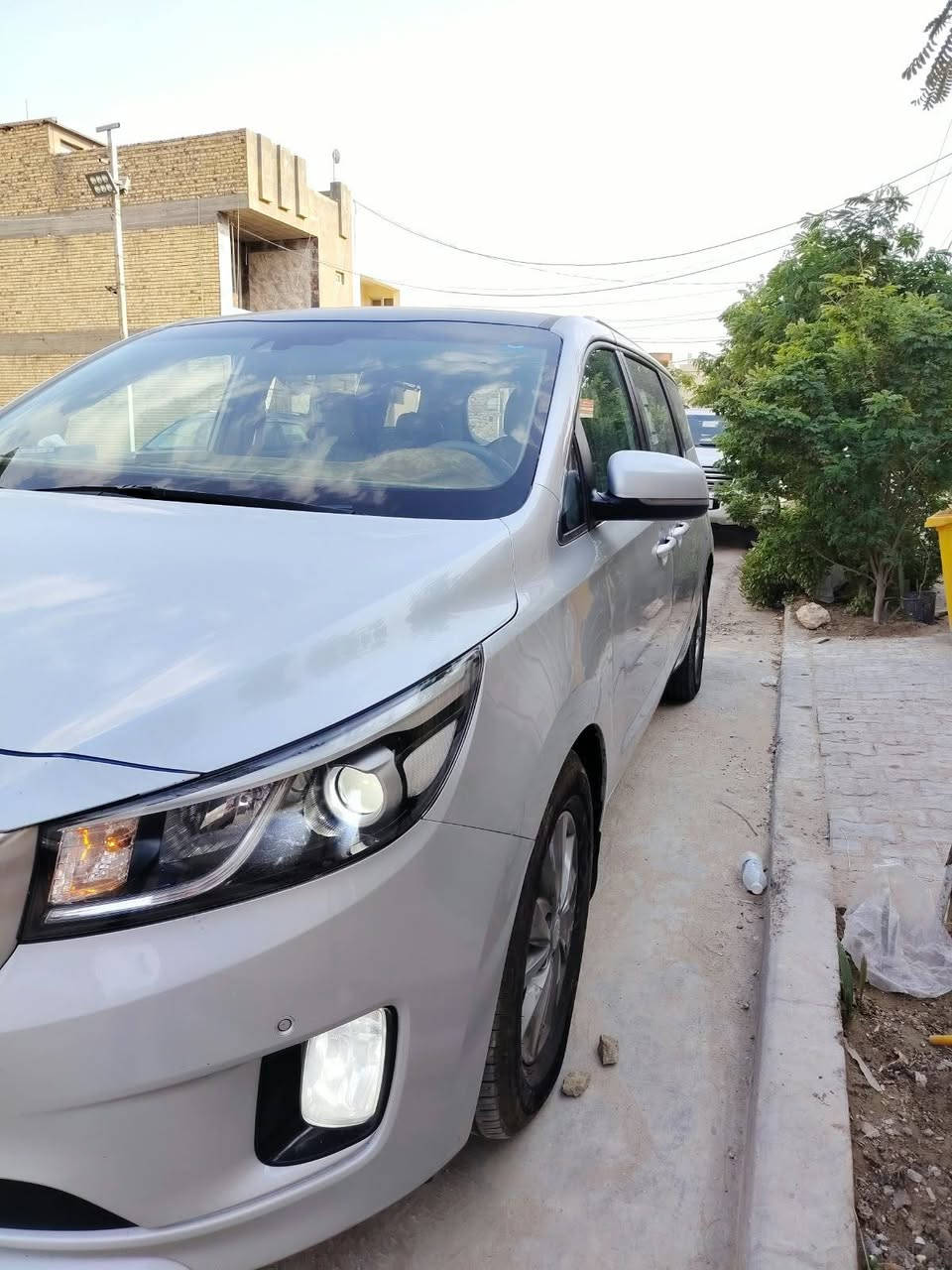 كيا سيدونا
موديل 2018
رقم بغداد انكليزي بأسمي
السياره حلوه وجاهزه برغي متصرف عليها مواصفاتها؛
فول عدى الفتحه
بصمه
حساسات امامي _خلفي
رادار سرعه
رادار جانبي
مثبت سرعه
تحديد مسار
تبريد مركزي 3قطع ثلج
ابواب سلايد كهربائيه 
كشنات جلد
وبعد غيرها هواي مواصفات
الحداديه جديده 
تخم تاير جديد 
السياره بيها قطع صبغ بدون حادث ابيع صبغ حزام
هزه جديده والسنويه مجدد ل2030
مكاني النجف *********** النجف, العراق

