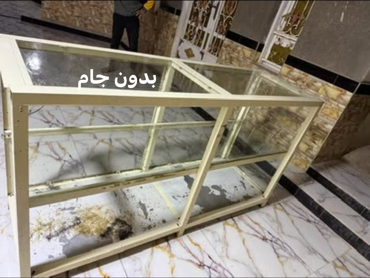 للبيع جام خانه قياس 2 متر العرض 60 مكان بصره سعر 150الف ***********

نص مكتوب في الصور:
- بدون جام