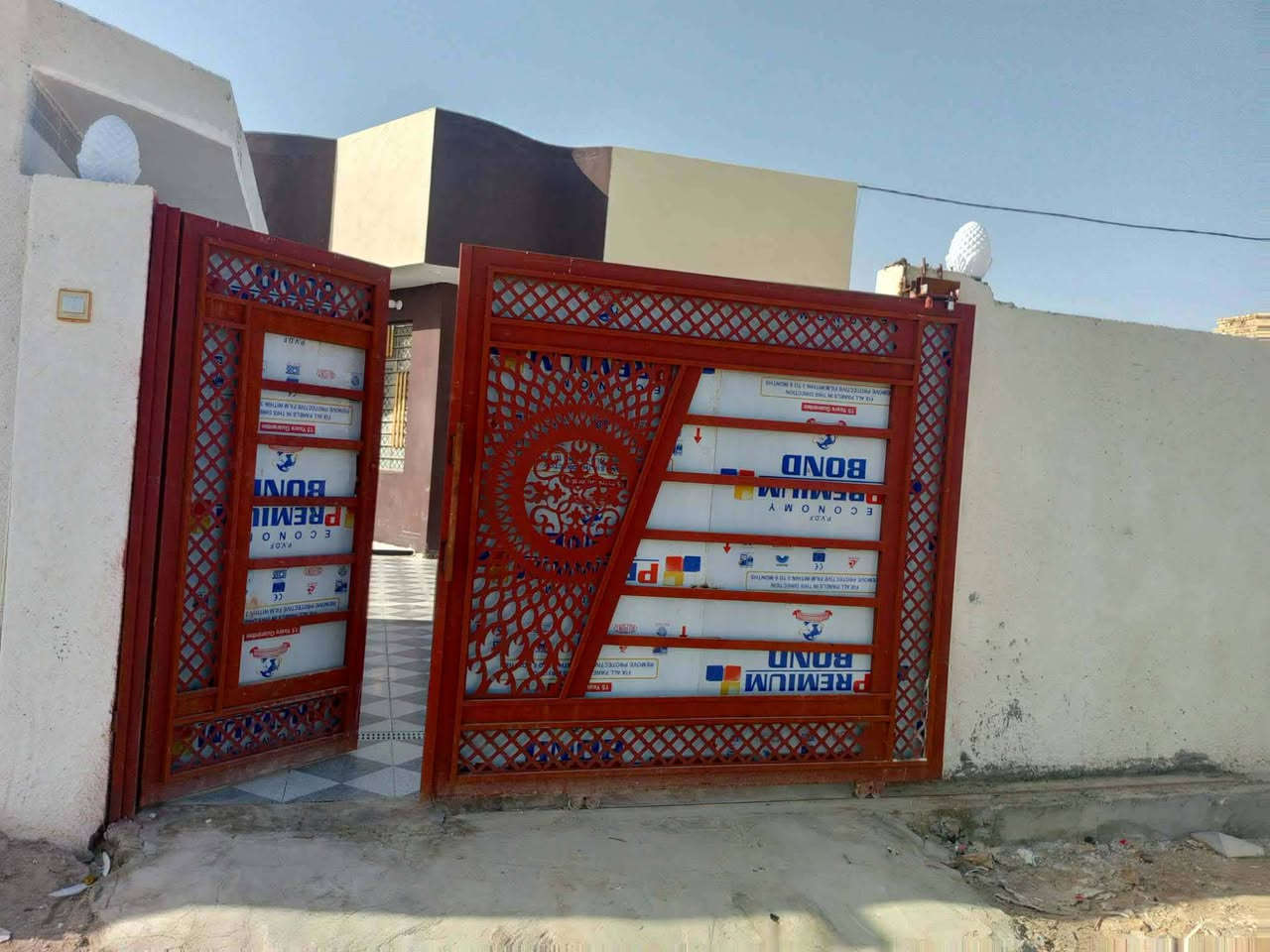 بيت للبيع حي العسكري الثاني مقابيل الشط بستان حجي فشاخ مساحه ٧٠٠ تفاصيل أكثر تصل ع الرقم ***********
