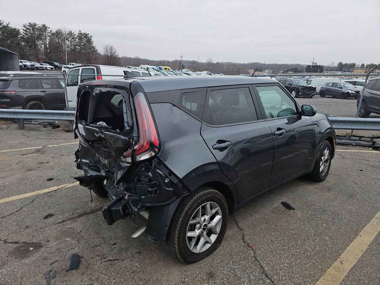 سلام عليكم كيا صول موديل ٢٠٢٤ رقم بغداد حادث بلمنشور باب سايق جاملغ كلير من امريكا اجة مامبين بصور الحادث تواصل *********** واتساب
